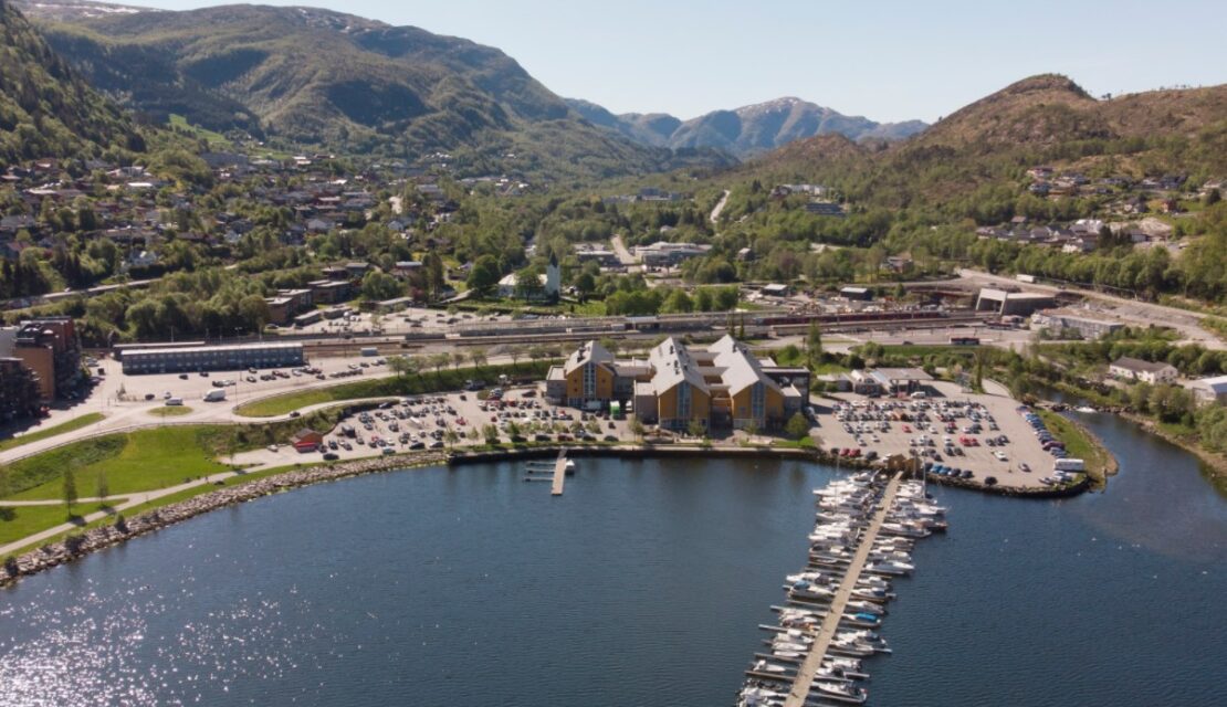Utsikt fra sjøen til Øyrane Torg