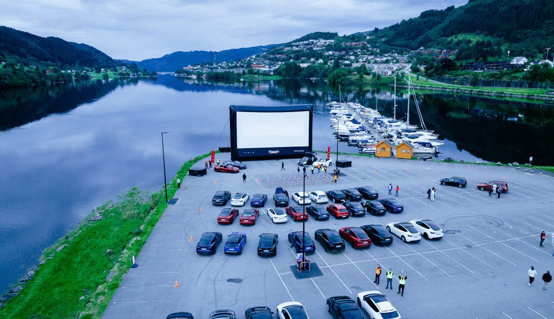 Foto viser drive-in-kino på Øyrane Torg!