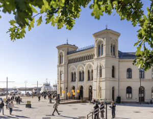 Nærområdet har kjente attraksjoner, bla. Nobels Fredssenter